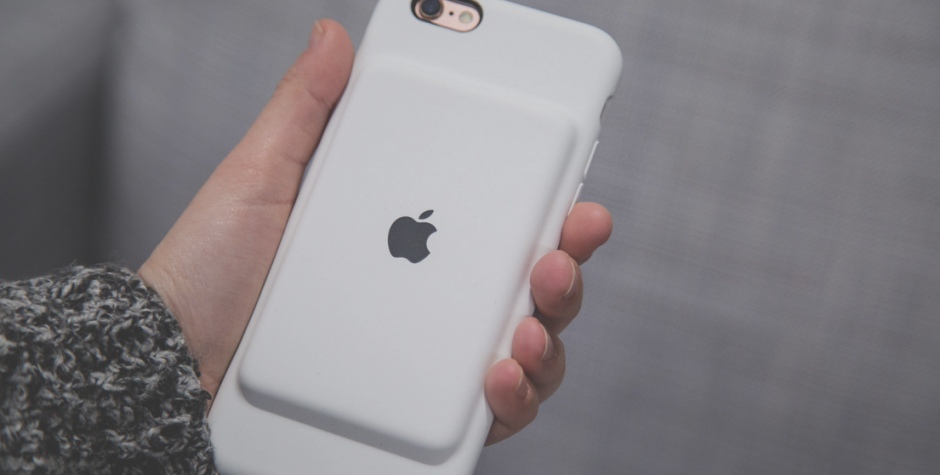 Apple Tries to Cure iPhone Battery Woes with Extended Battery Case