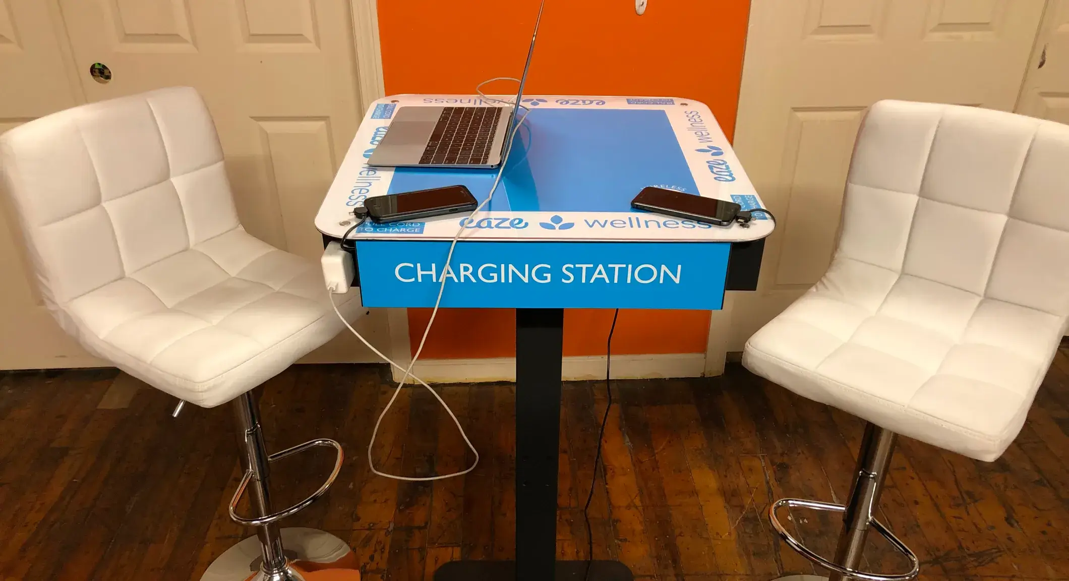 High-Top Charging Table 1