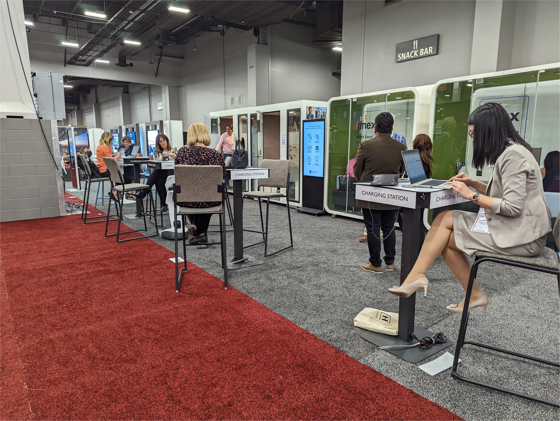 Rent Phone Charging Tables for Events - IMEX