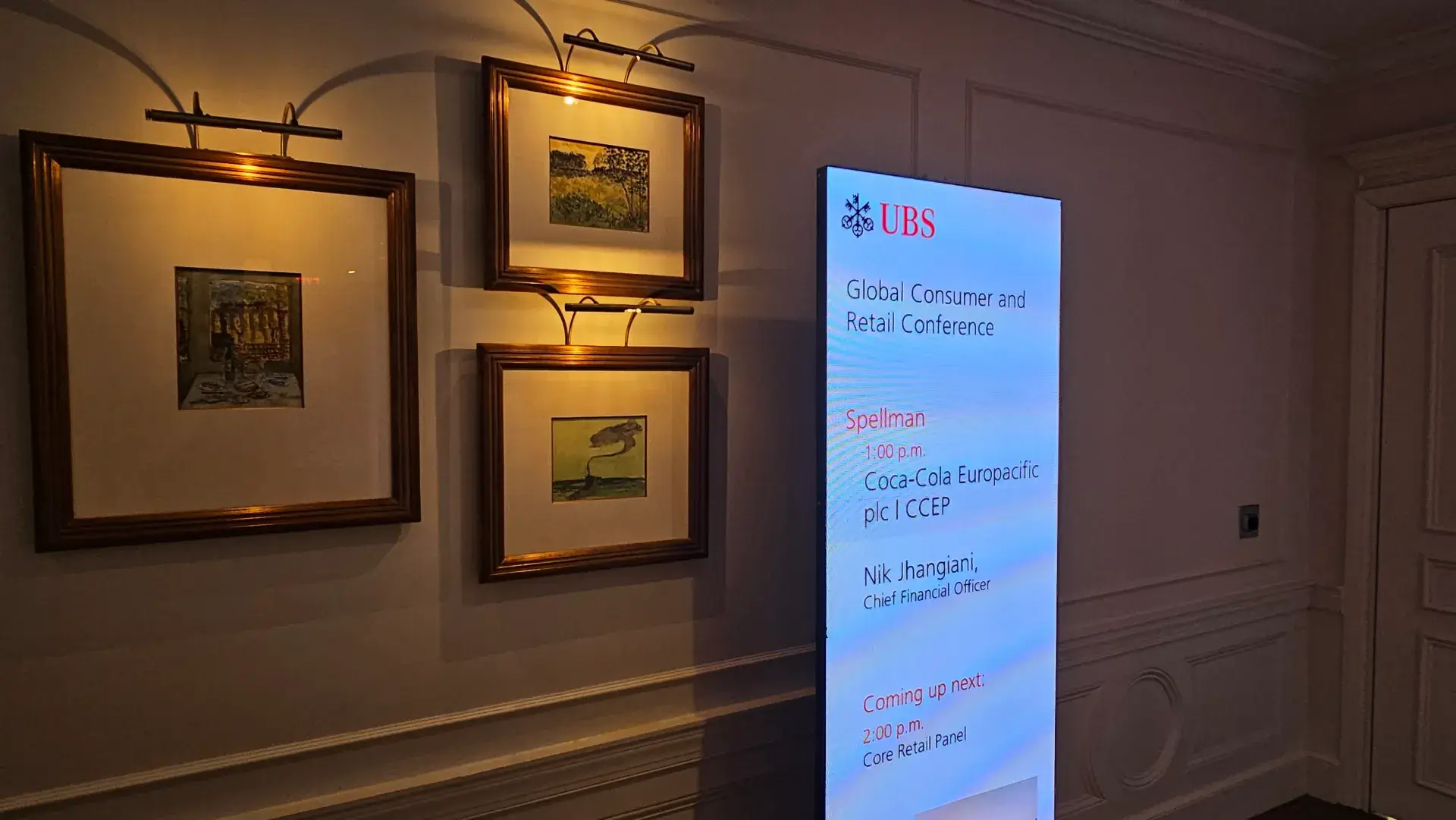 Veloxity LED Digital Signage for UBS