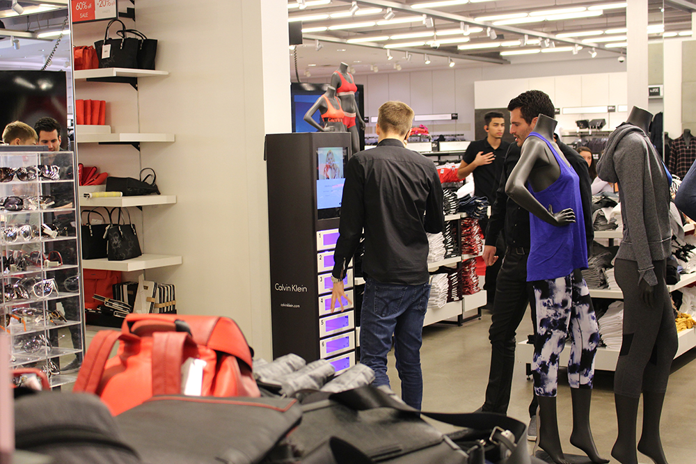 How Smartphones and Charging Stations are Changing Retail Shopping